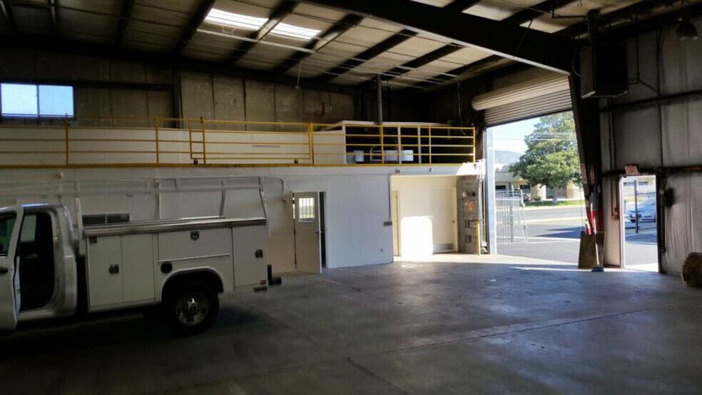 445 E Menlo Ave, Hemet, CA à vendre - Photo du bâtiment - Image 2 de 21