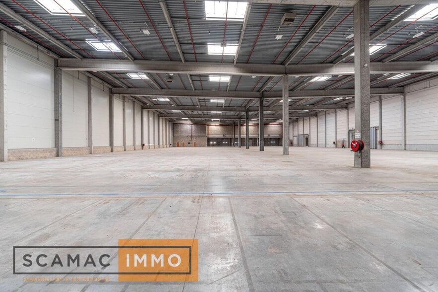 Industrial in Combs-la-Ville for lease - Interior Photo - Image 2 of 8
