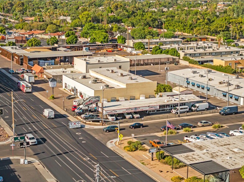 5746 N 7th St, Phoenix, AZ à louer - Photo du bâtiment - Image 2 de 3