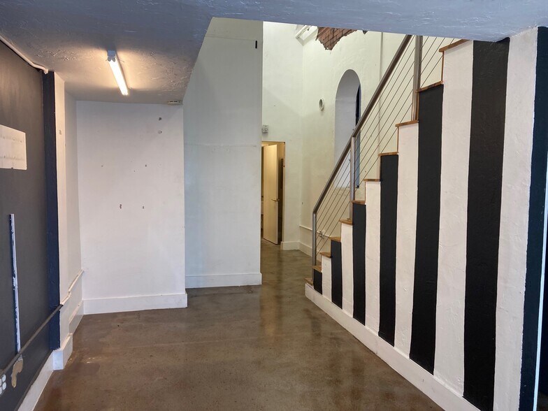 130-146 E 12th St, Oakland, CA à louer - Photo du bâtiment - Image 3 de 10