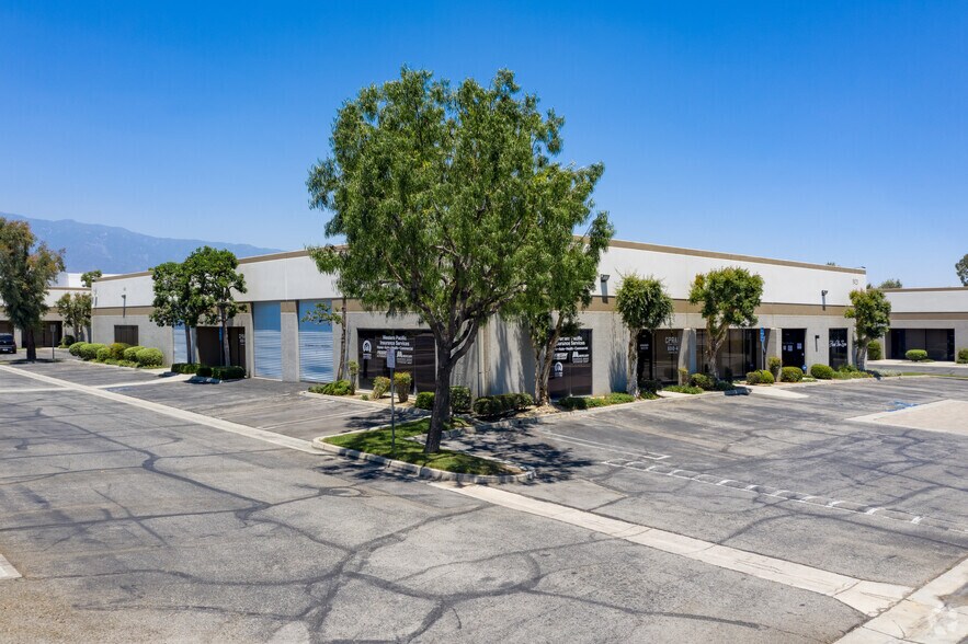 8459 White Oak Ave, Rancho Cucamonga, CA à louer - Photo du bâtiment - Image 2 de 7