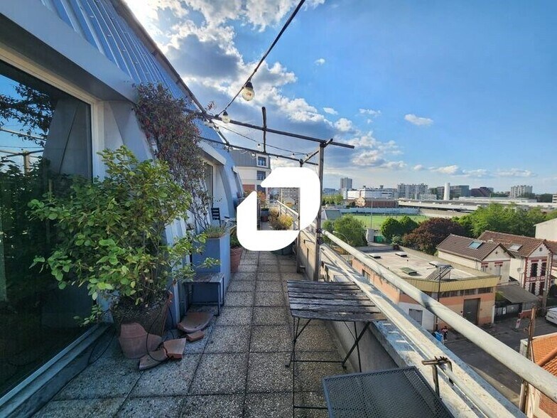 Bureau dans Saint-Ouen-sur-Seine à louer - Photo du bâtiment - Image 3 de 10