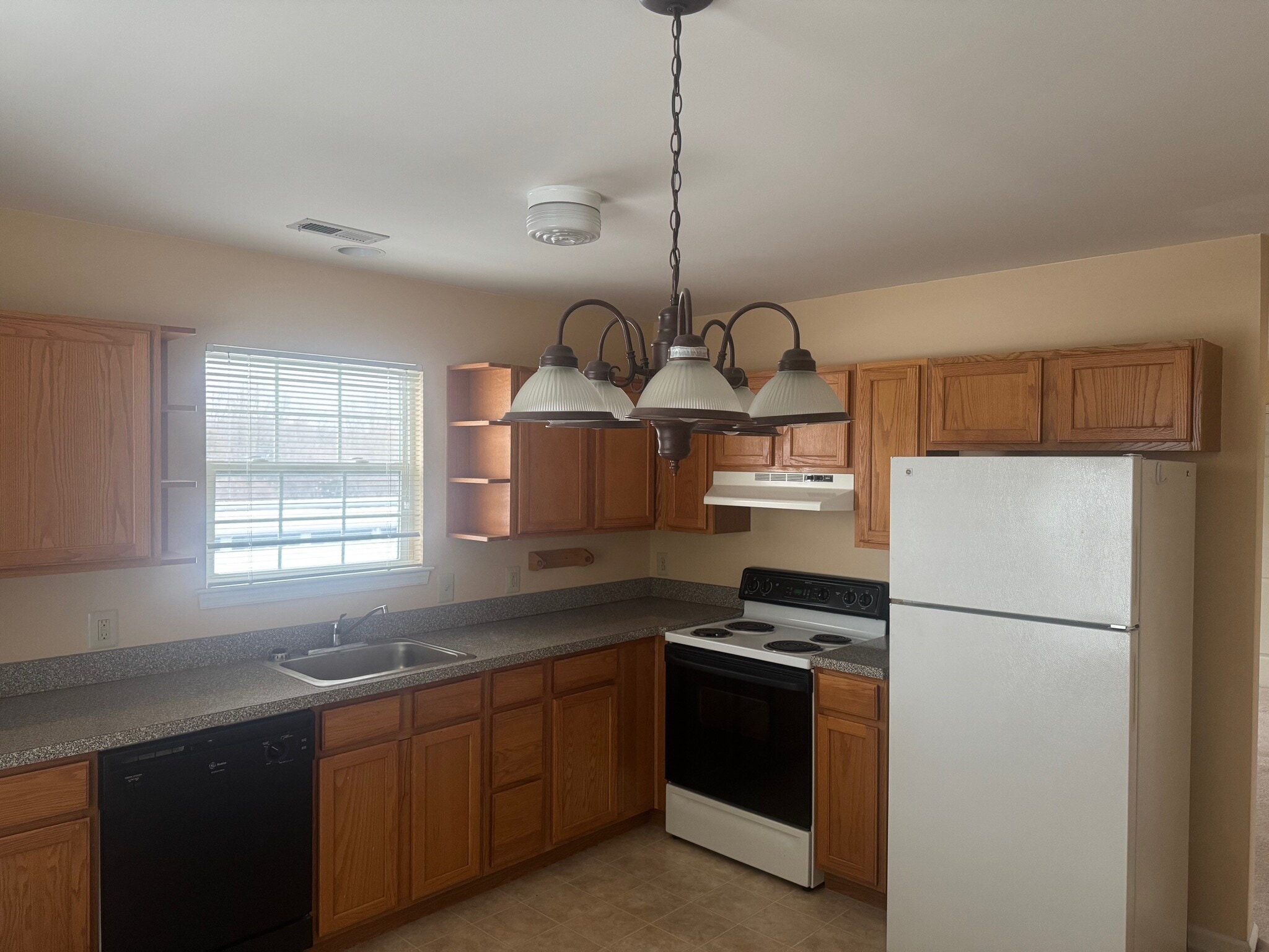 124 Eayrestown Rd, Southampton, NJ for lease Interior Photo- Image 1 of 4