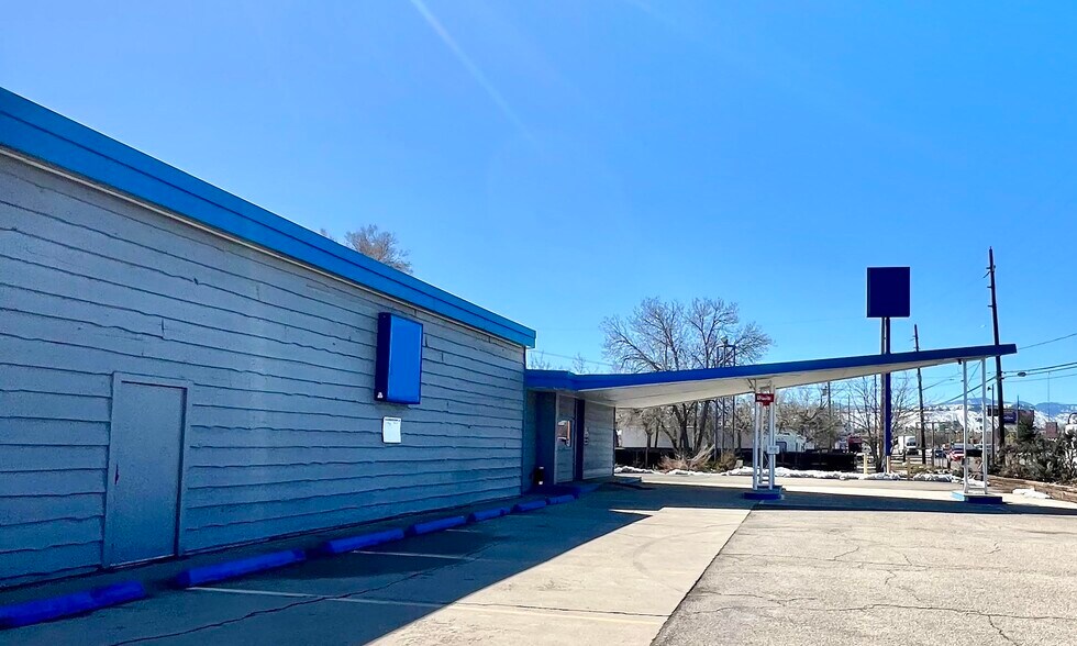 12190 W 44th Ave, Wheat Ridge, CO à vendre - Photo du bâtiment - Image 2 de 10