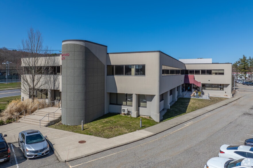 372 Danbury Rd, Wilton, CT for lease - Primary Photo - Image 1 of 6