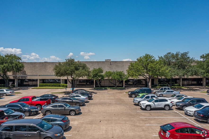 2025 Royal Ln, Dallas, TX à louer - Photo du bâtiment - Image 3 de 6