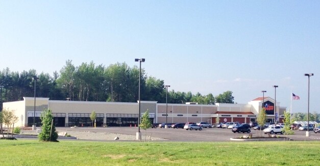 43449 State Route 12, Alexandria Bay, NY à louer - Photo du bâtiment - Image 2 de 7