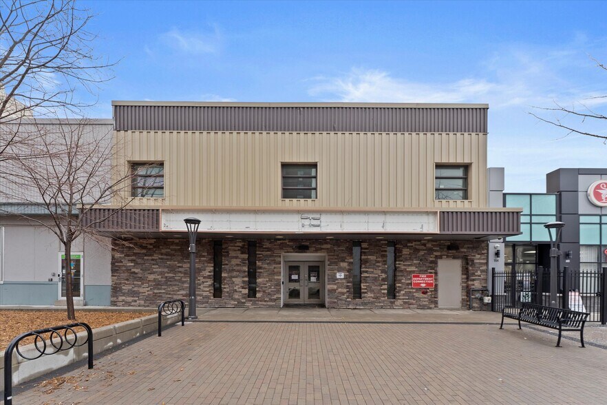 736-744 Ouellette Av, Windsor, ON à vendre - Photo du bâtiment - Image 2 de 23