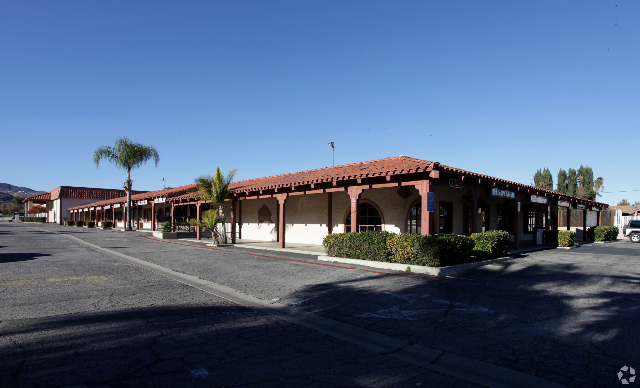 32391 Riverside Dr, Lake Elsinore, CA for lease Primary Photo- Image 1 of 9