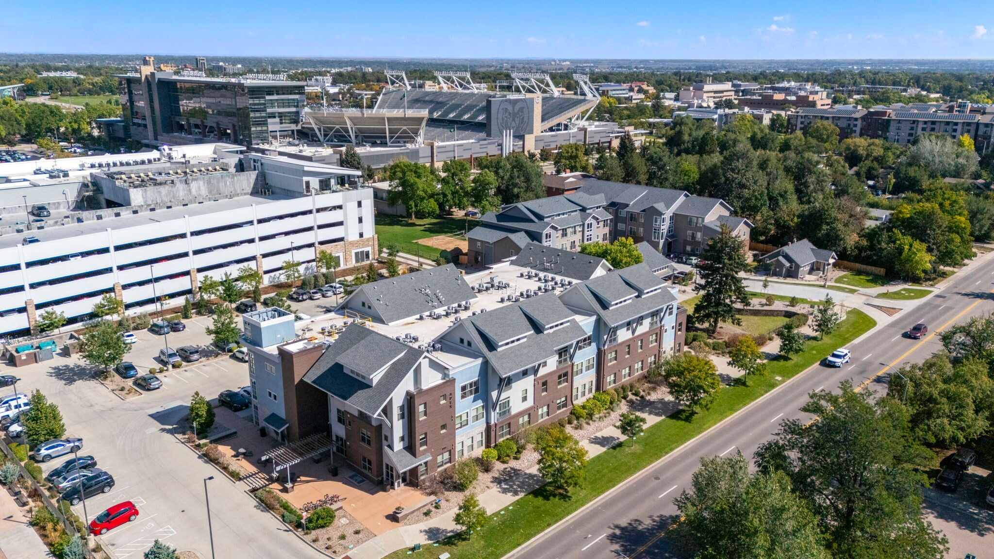Apex & Haven Apartments portefeuille de 2 propriétés à vendre sur LoopNet.ca Photo du bâtiment- Image 1 de 39