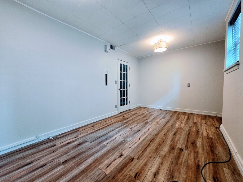 5010 Dodge St, Omaha, NE à louer - Photo du bâtiment - Image 3 de 11