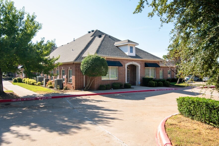 2563 SW Grapevine Pky, Grapevine, TX à vendre - Photo du bâtiment - Image 3 de 4