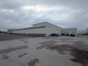 3101-3227 Northview Dr, Elkhart, IN for lease Interior Photo- Image 2 of 7