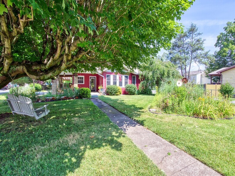 24 Belle Meade Dr, Waynesville, NC à vendre - Photo du bâtiment - Image 2 de 32