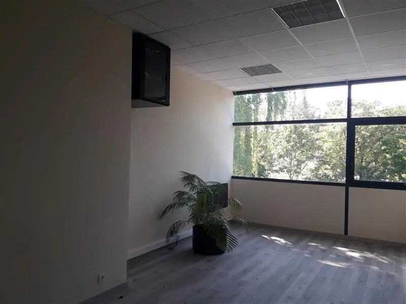 Office in Lognes for lease Interior Photo- Image 1 of 8