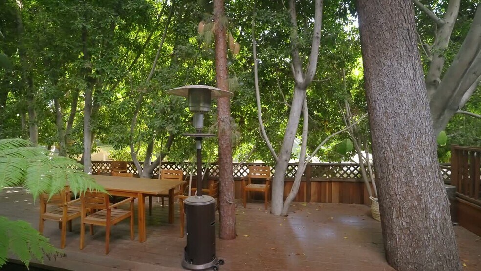 1908 Hillcrest Rd, Los Angeles, CA à vendre - Vidéo sur l’inscription commerciale - Image 2 de 26