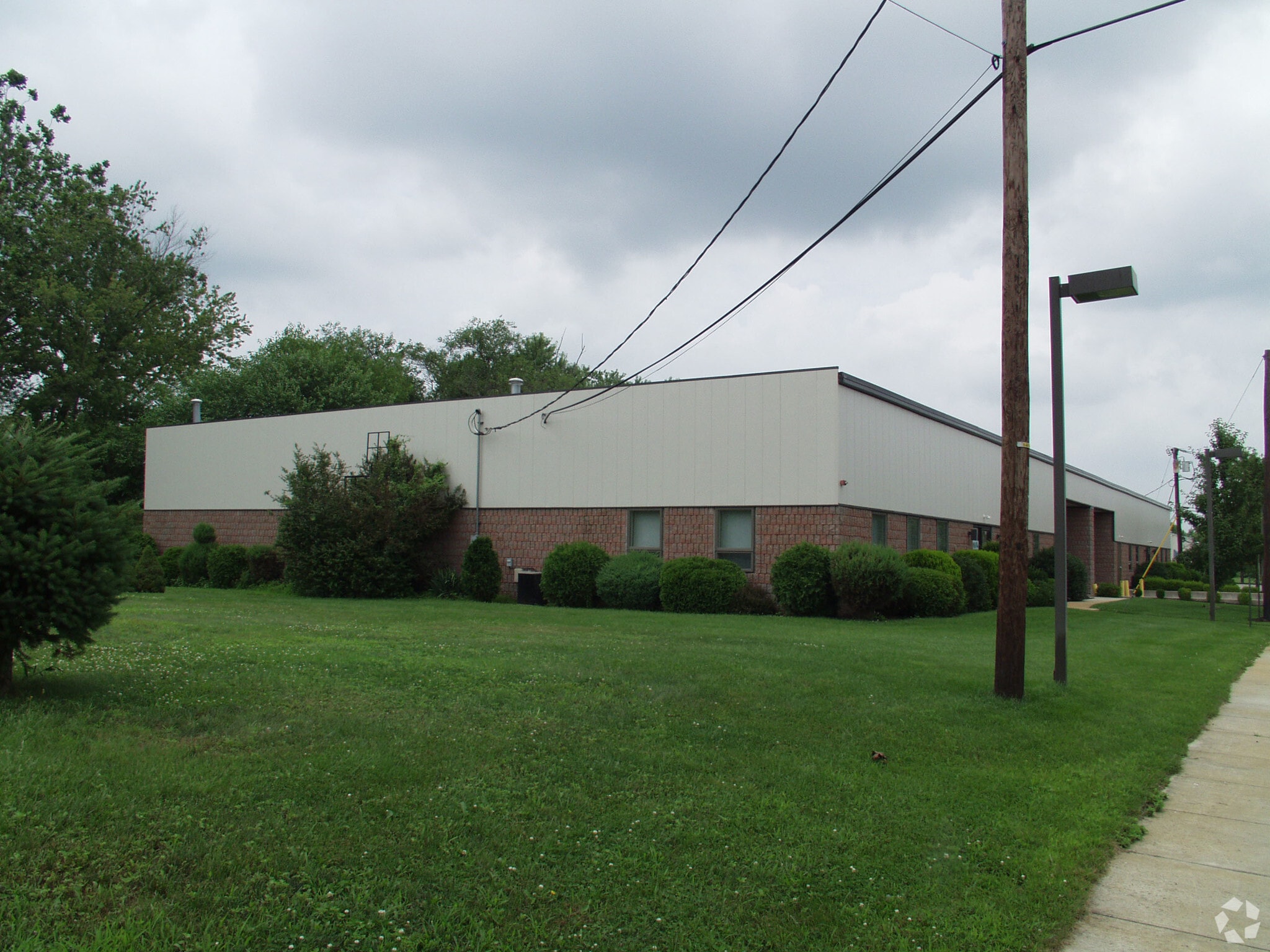 Medford Industrial Park portfolio of 4 properties for sale on LoopNet.ca Primary Photo- Image 1 of 4