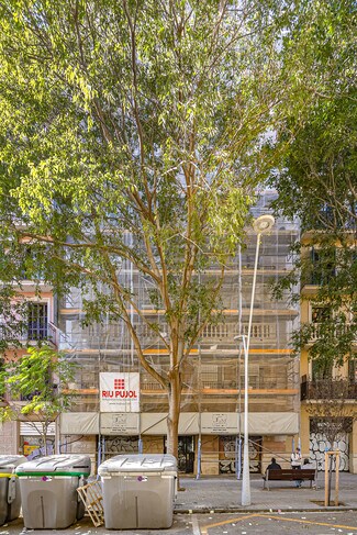 Plus de détails pour Multi-résidentiel à vendre