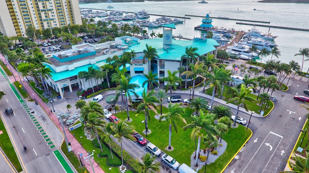 300 Alton Rd, Miami Beach, FL à louer - Photo du bâtiment - Image 2 de 16