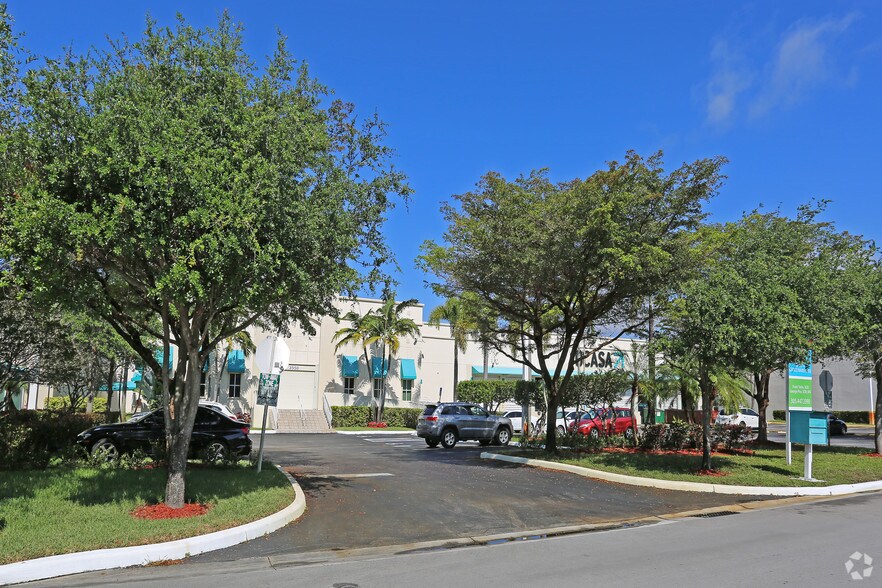 3500-3508 NW 114th Ave, Miami, FL à louer - Photo du bâtiment - Image 3 de 4