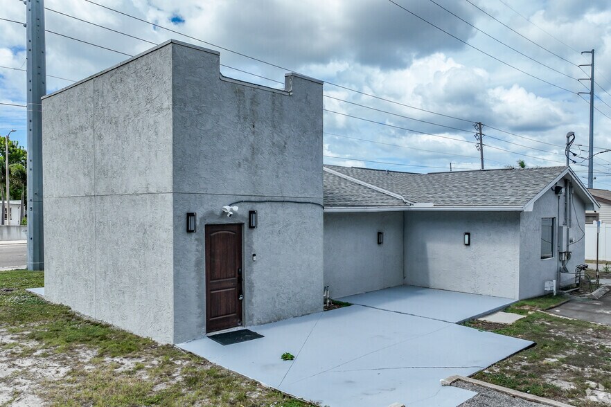 1471 S Missouri Ave, Clearwater, FL à louer - Photo du bâtiment - Image 3 de 18