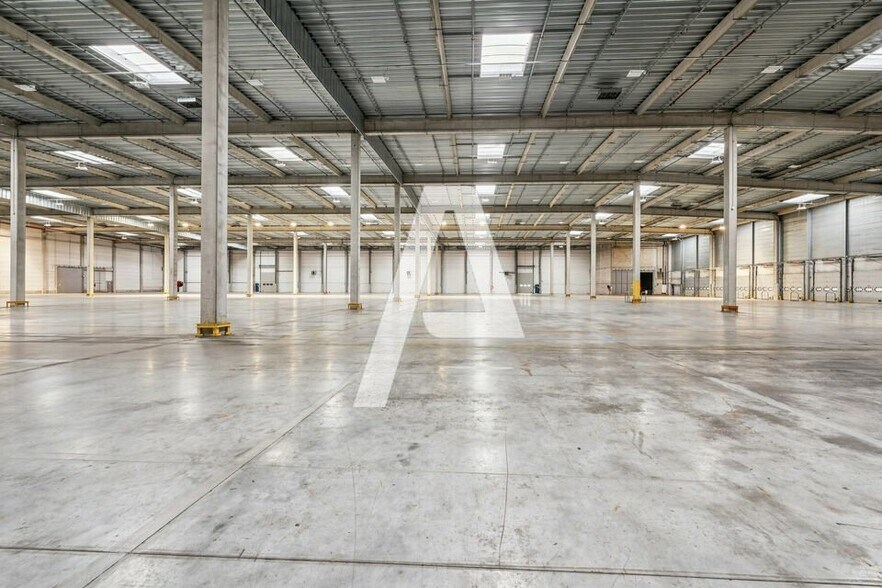 Industrial in Moissy-Cramayel for lease - Building Photo - Image 3 of 4
