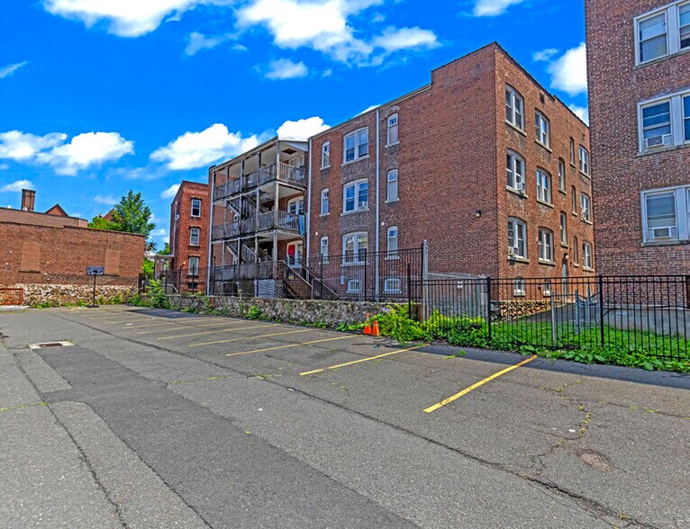 27-31 Glen St, New Britain, CT à vendre - Photo du bâtiment - Image 3 de 5