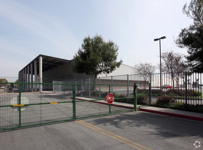 1444-1460 E Holt Ave, Pomona, CA for lease - Primary Photo - Image 1 of 3