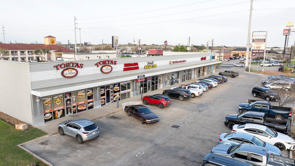 28120 Southwest Fwy, Rosenberg, TX à louer - Photo du bâtiment - Image 2 de 4