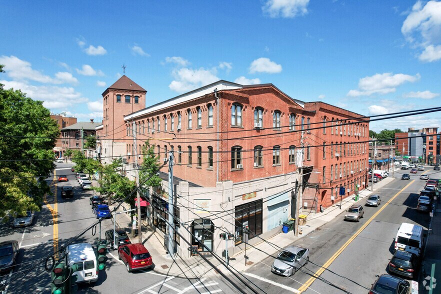 168 Irving Ave, Port Chester, NY à louer - Photo du bâtiment - Image 2 de 18