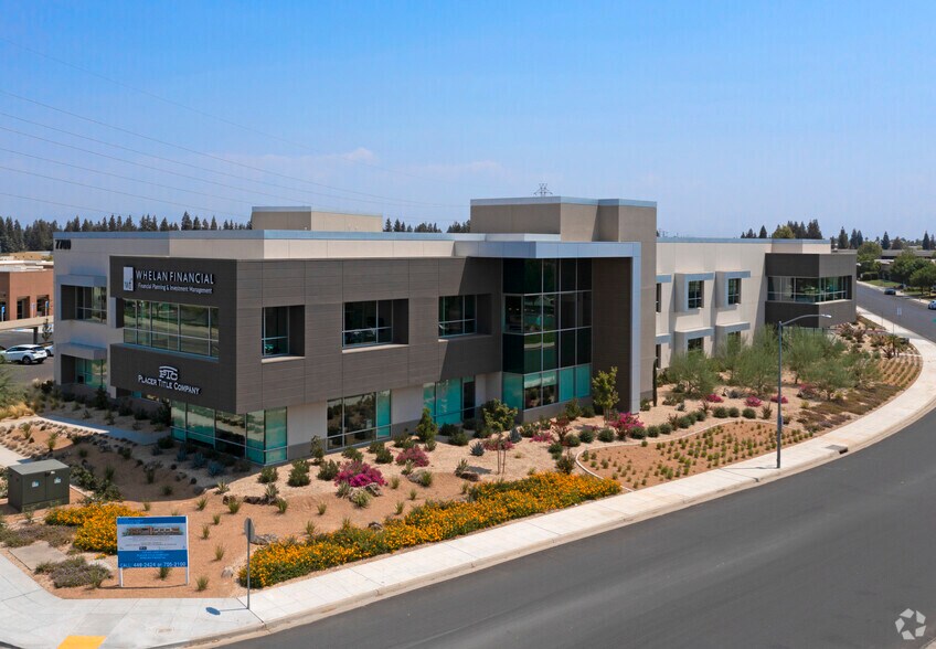 7700 N Palm Ave, Fresno, CA à louer - Photo du bâtiment - Image 3 de 10