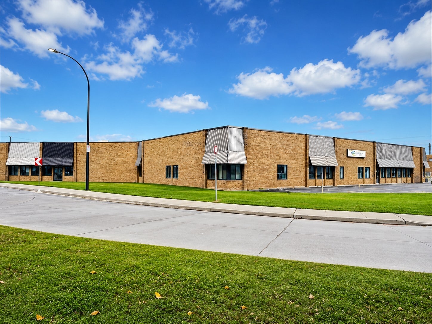 165-185 Montée de Liesse, Montréal, QC for lease Building Photo- Image 1 of 8