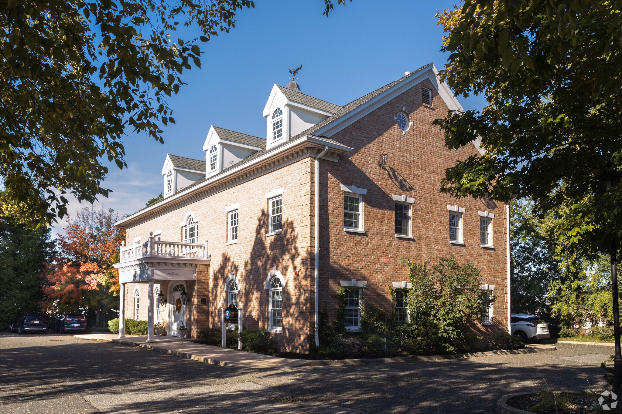 7 S Jersey Ave, East Setauket, NY à louer Photo principale- Image 1 de 35