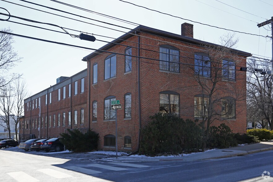 296 Newton St, Waltham, MA à louer - Photo du bâtiment - Image 3 de 9