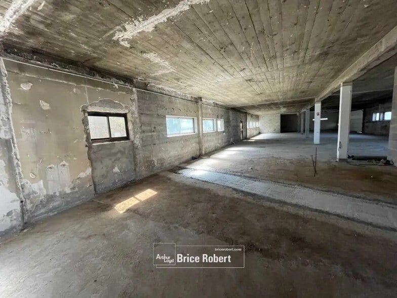 Office in Villeurbanne for lease - Interior Photo - Image 2 of 7