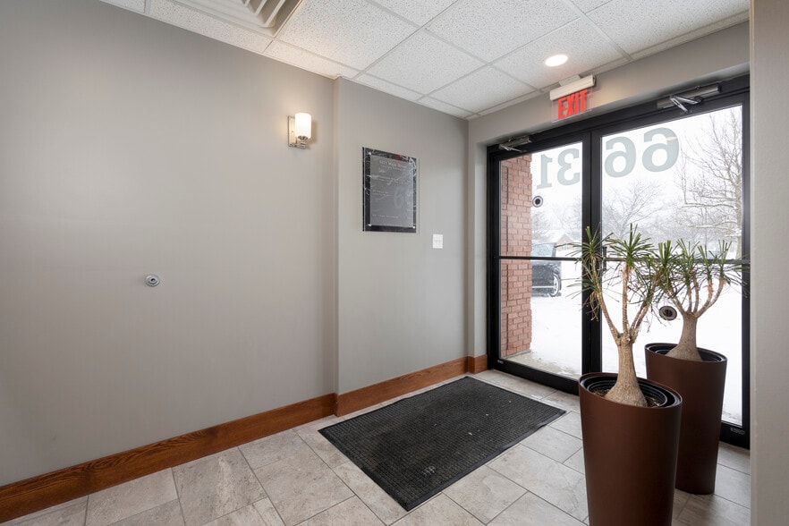 6631 Main St, Buffalo, NY for lease - Interior Photo - Image 2 of 15