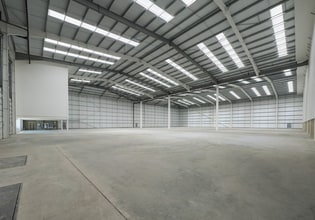 Ferry Ln, Rainham for lease Interior Photo- Image 1 of 3