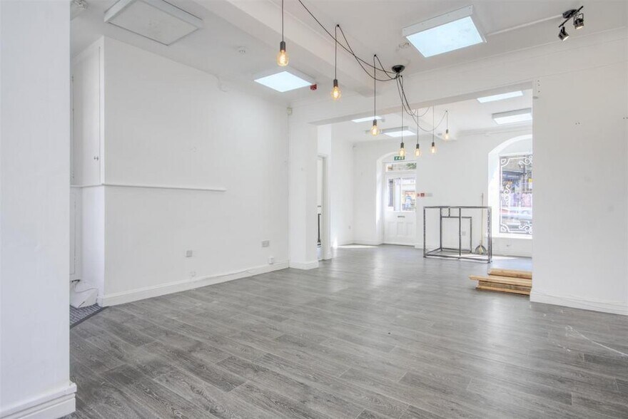 70-74 High St, Skipton for lease - Building Photo - Image 3 of 8