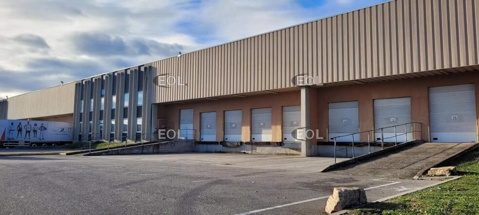 Industrial in Corbas for lease - Building Photo - Image 2 of 2