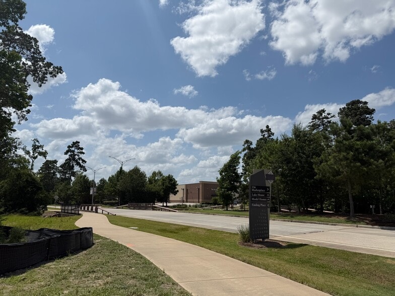 350 Grand Link Dr, Conroe, TX for lease - Building Photo - Image 3 of 28