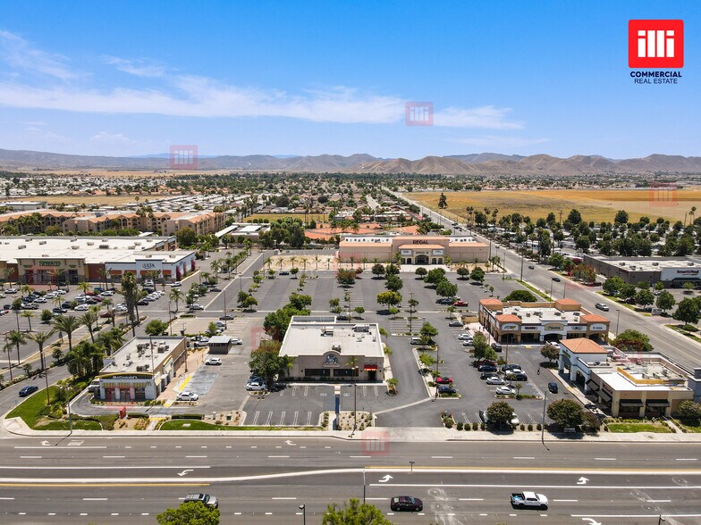 W Florida Ave & Kirby St, Hemet, CA à louer - Photo du bâtiment - Image 3 de 6
