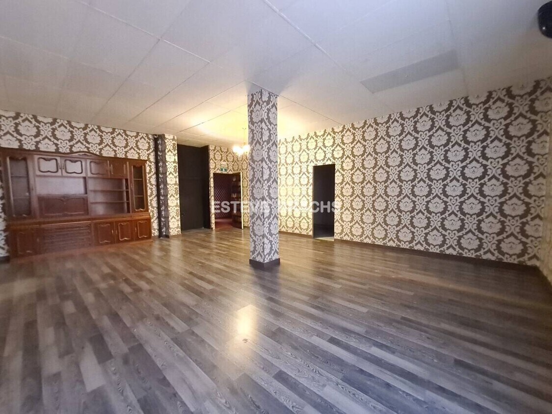Retail in Granollers, Barcelona for lease Interior Photo- Image 1 of 2