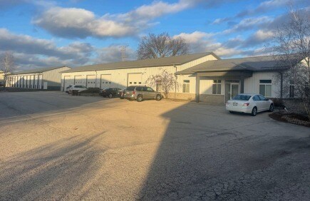 W300N7706 Christine Ln, Hartland, WI à vendre - Photo du bâtiment - Image 3 de 3