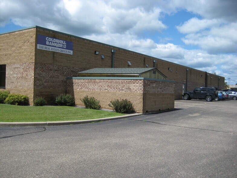 5725 Windy Dr, Stevens Point, WI à vendre - Photo du bâtiment - Image 3 de 8