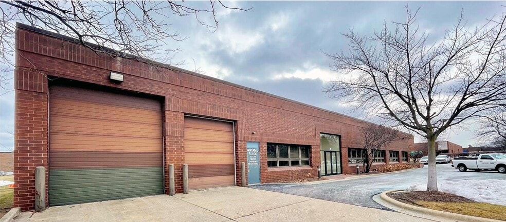 115 N Brandon Dr, Glendale Heights, IL for lease - Primary Photo - Image 1 of 1