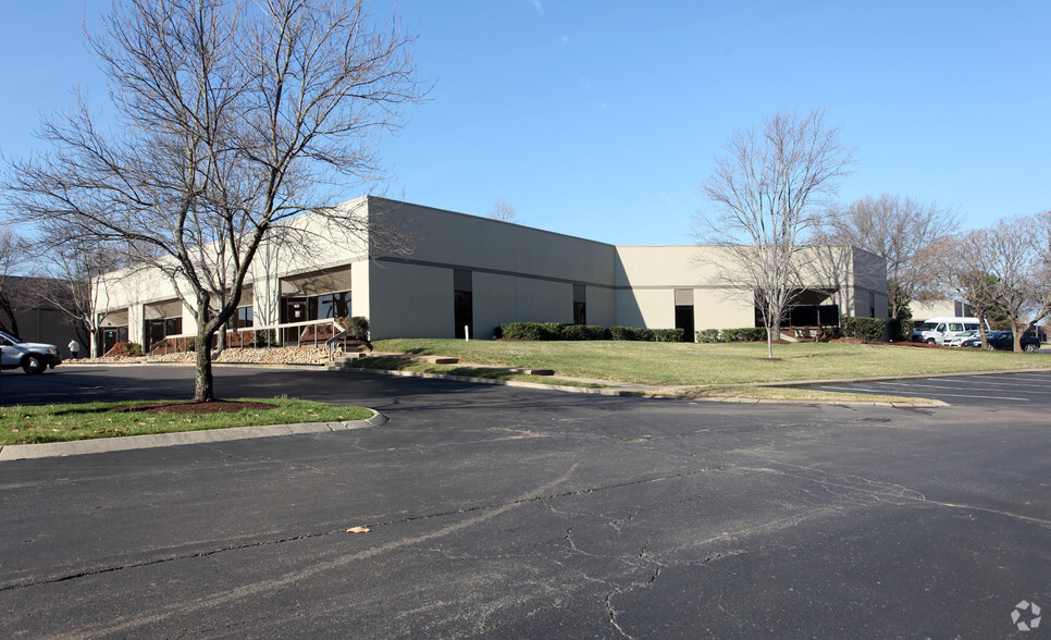 475 Metroplex Dr, Nashville, TN for lease - Building Photo - Image 1 of 8