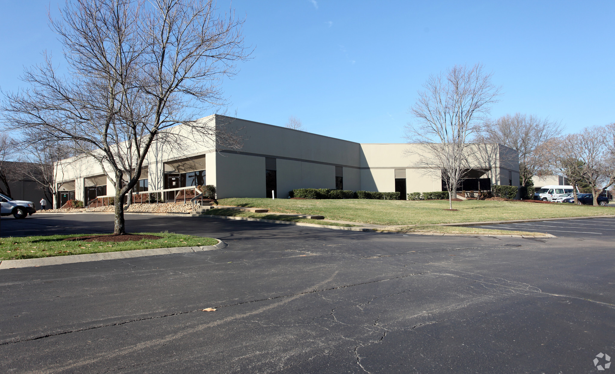 475 Metroplex Dr, Nashville, TN for lease Building Photo- Image 1 of 9