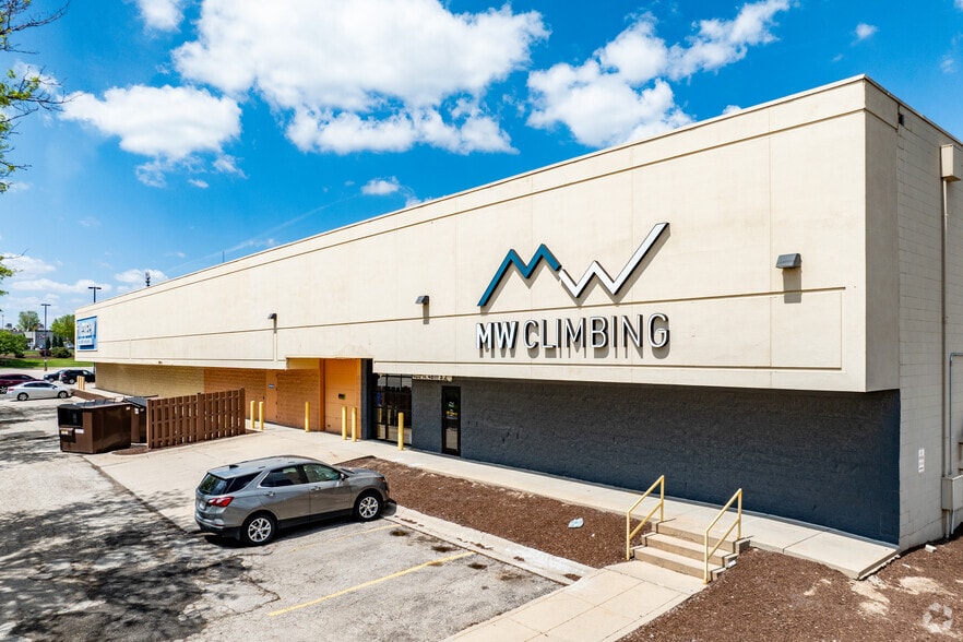 400 N 48th St, Lincoln, NE for lease - Building Photo - Image 3 of 7