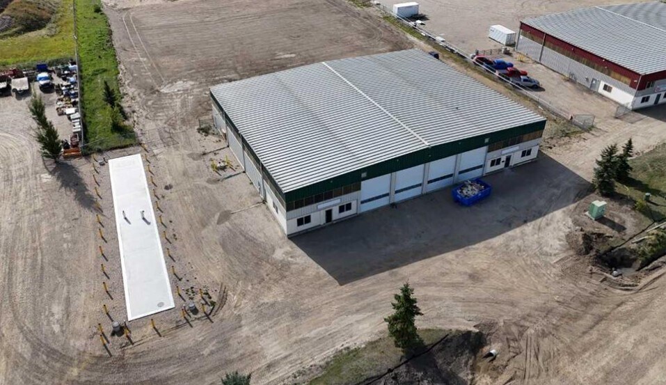 20 Veenstra Dr, Red Deer County, AB for lease Building Photo- Image 1 of 1