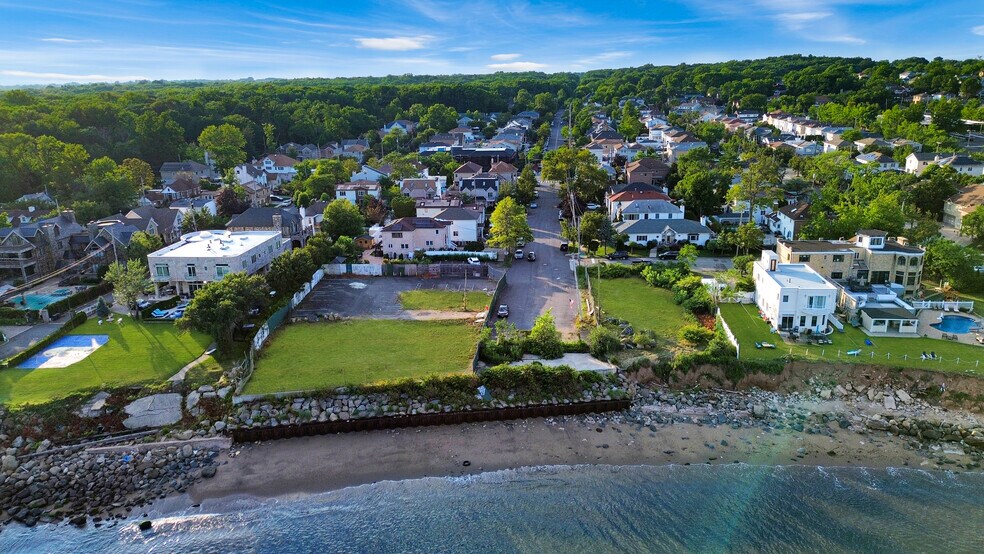 705 Barclay Ave, Staten Island, NY à vendre - Photo du bâtiment - Image 2 de 3